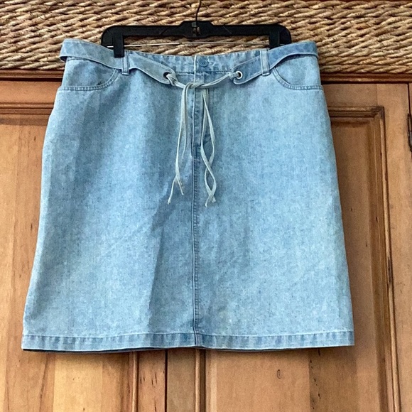 🦋Basic Editions Just So Fun & Awesome Size 18 Denim Skirt Wardrobe Must Have 🦋 - Picture 2 of 11